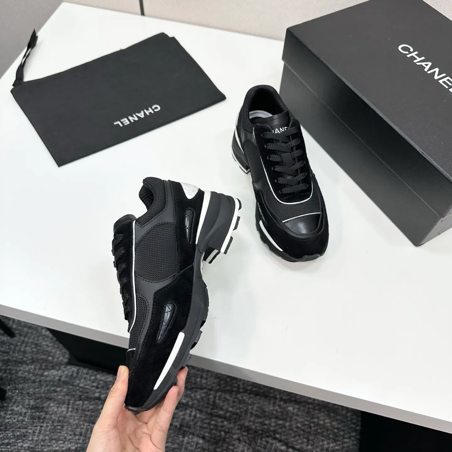 👟👟Ex-factory price 640👟👟Chanel Panda Shoes! 2025 counter's top casual sports shoes. This classic design; the upper is electro-embroidered with a variety of techniques; the outsole is fashionable and sporty; the unusual inclusion of a variety of color matching elements... The diversified mix and match is very good-looking and versatile, and can be used for leisure, fashion, sports, and outdoor... ꫛꫀꪝ Go➫ Materials: ❶Upper made of: original imported first-layer silk cowhide + original waterproof cloth + original first-layer cowhide ❷Inner lining: Original Yangli+wang ❸ Outsole based on: Original TPU combination outsole Counter boutique packaging complete set for women 35–41